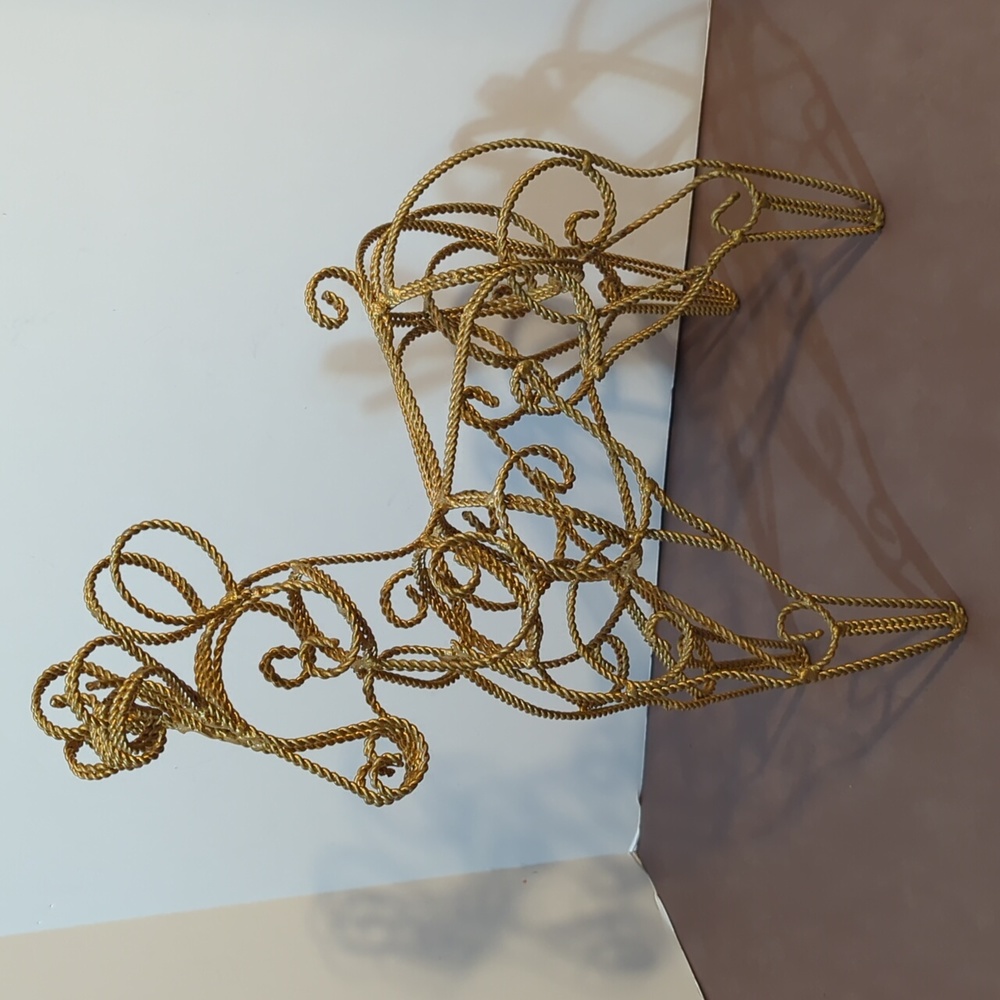Reindeer Standing Gold Heavy Metal Decor